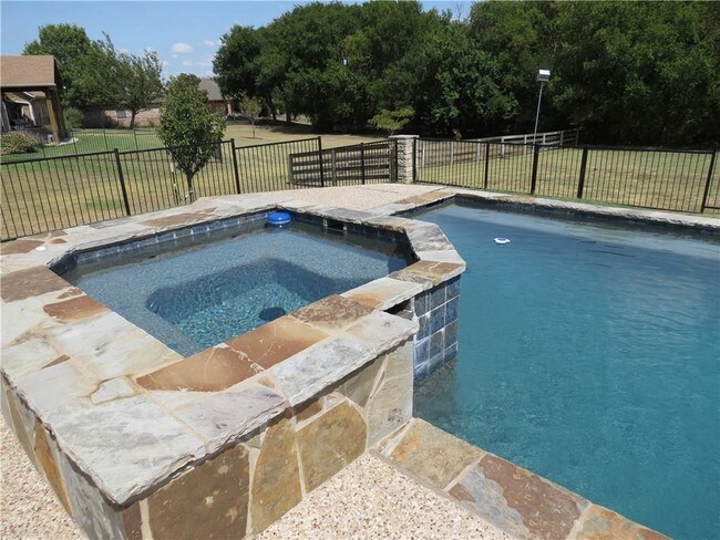 Building Photo - 12 Brookhollow Cir