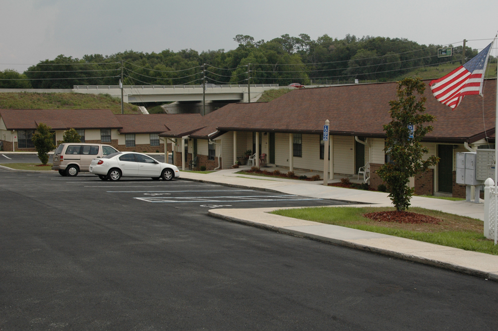 Primary Photo - Sunny Hill Apartments