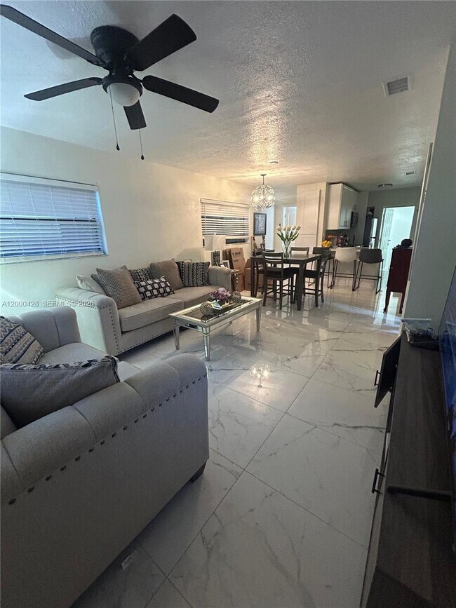 Foto del edificio - 400 NW 60th Way