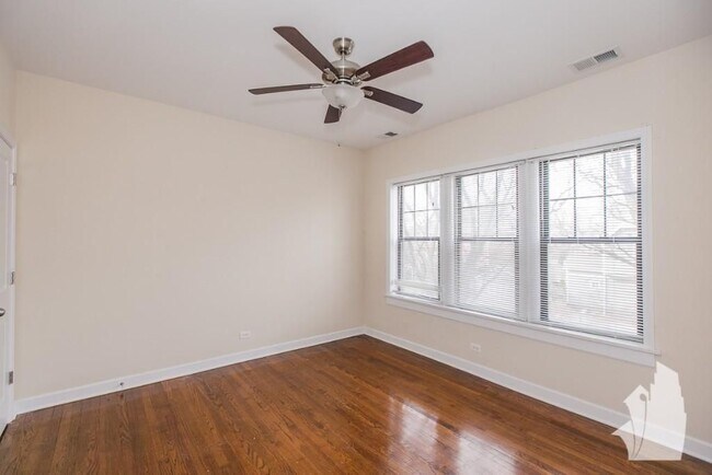 Foto del edificio - 1819 W Leland Ave