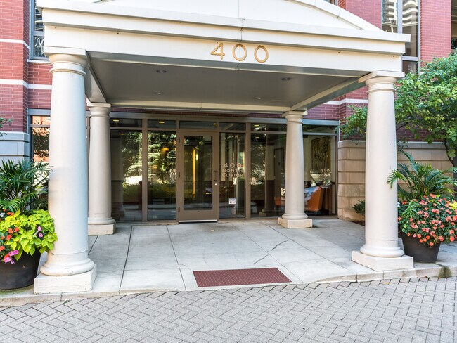 Foto del edificio - 400 N Clinton St