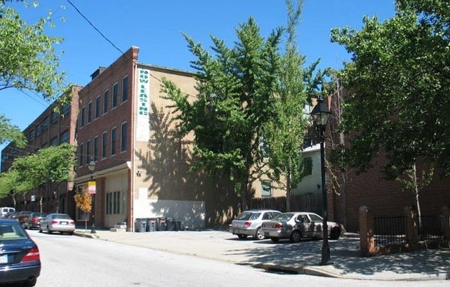 Building Photo - 515 Warner St
