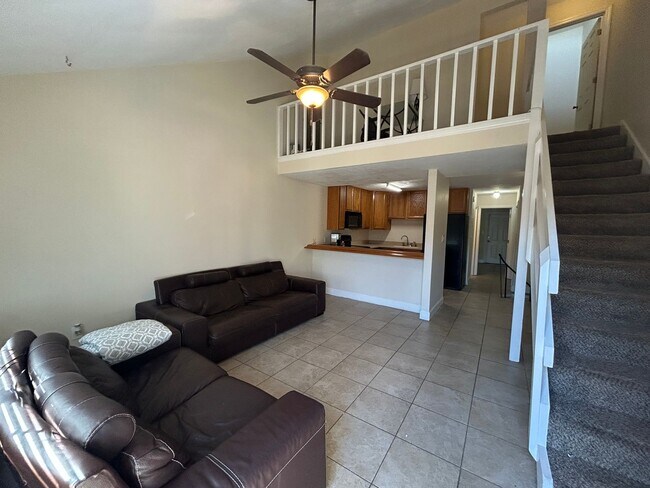 Foto del edificio - 3 Bed / 2.5 Bath – Steps from Doak Campbell Stadium – Only $1,800!