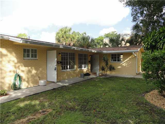 Building Photo - 109 NE 30th Ct