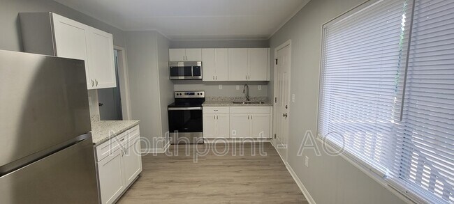 Foto del edificio - 3 Midland Park Ct
