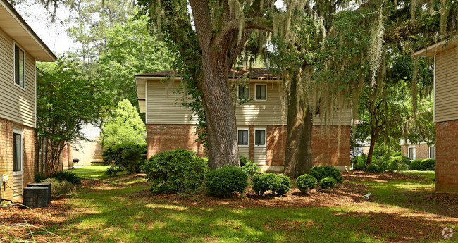Building Photo - Chartre Oaks Apartments