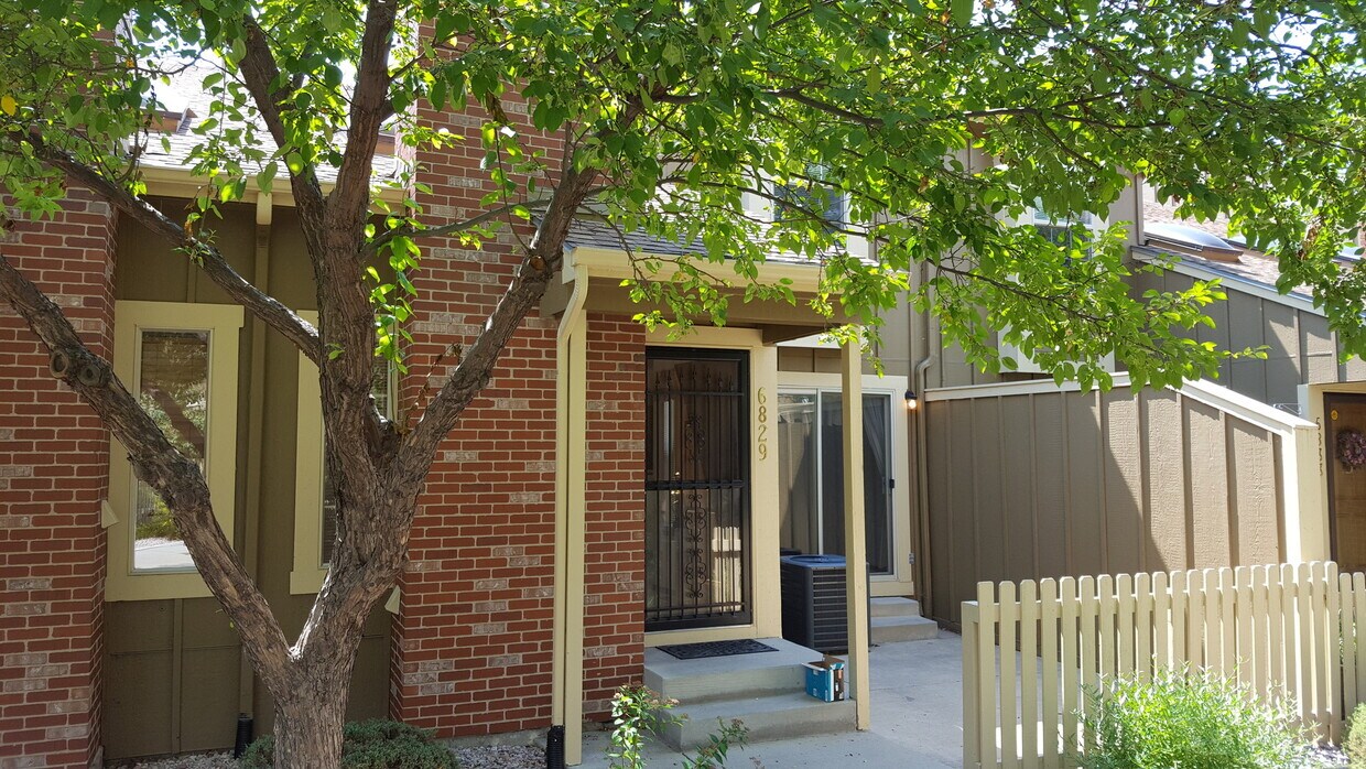 Foto principal - Nice 3 bedroom, 2 1/2 bath Townhome in Nor...