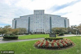Building Photo - 10401 Grosvenor Pl