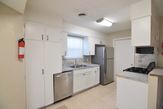 Foto del edificio - 1206 Bonner Dr