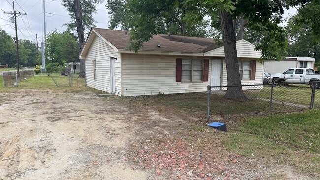 Foto del edificio - 808 Kyle St