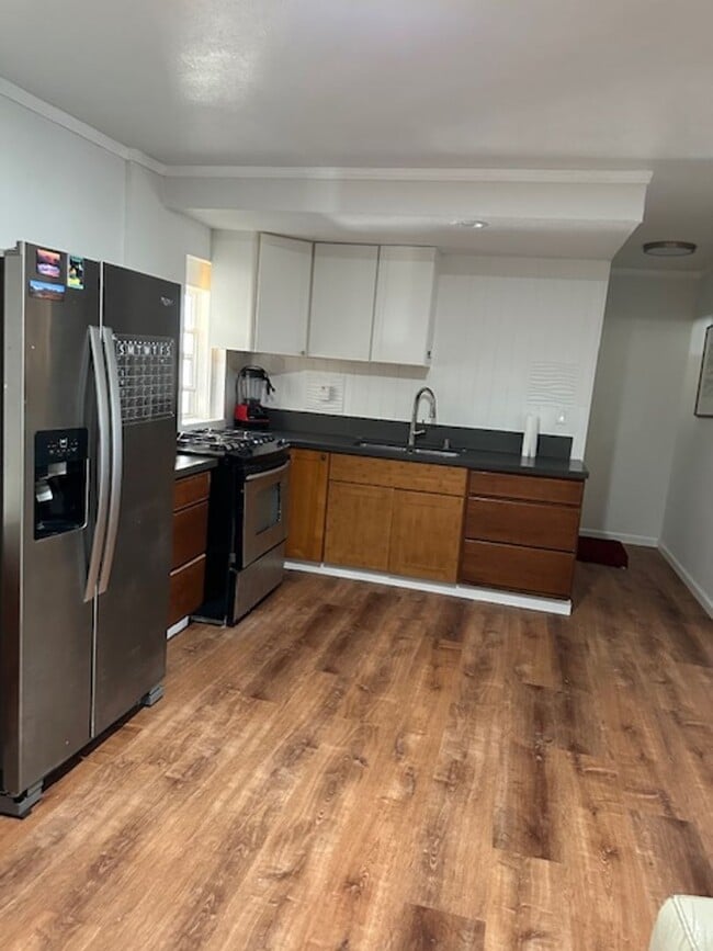 Building Photo - 895 Lekeona Loop