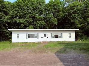 Building Photo - 207 Main St