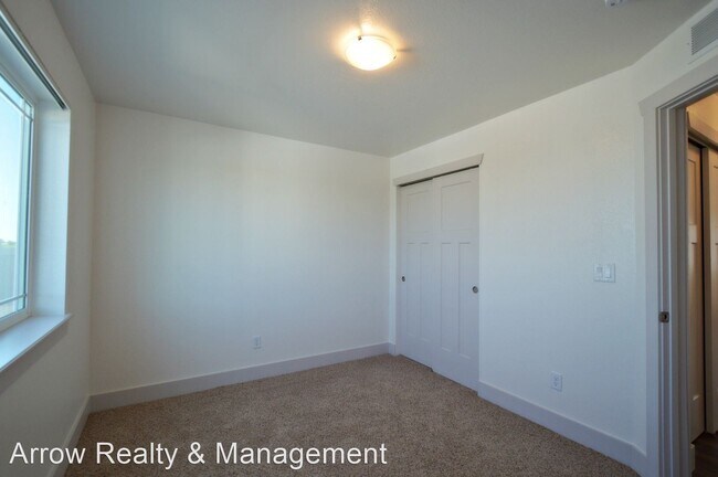 Building Photo - 114 Parkview Ct