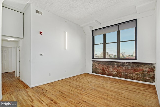 Building Photo - 1217 Spring Garden St