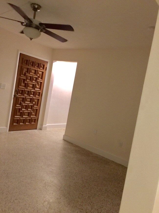 Foto del edificio - 882 NW 2nd St