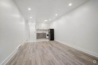 Building Photo - 1375 Rue La Fontaine