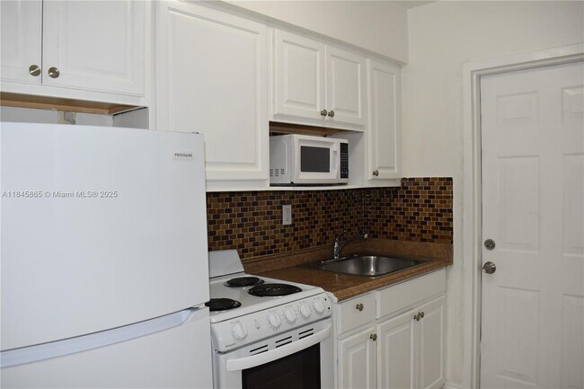 Foto del edificio - 16851 NE 21st Ave