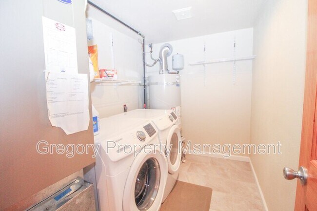 Foto del edificio - 123 239th Pl SW