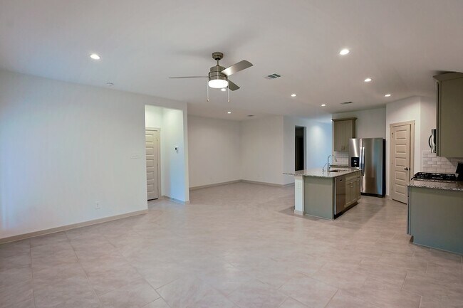 Building Photo - 5034 Pine Haven Lane