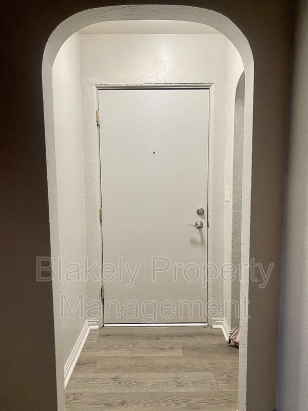 Building Photo - 3009 W Overland Rd
