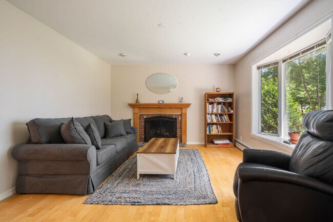 Foto del edificio - 28 Shoals View Dr