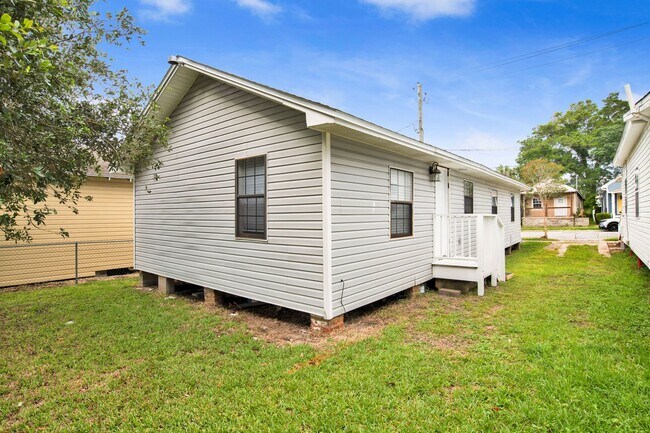 Foto del edificio - Furnished Downtown Pensacola Home For Rent