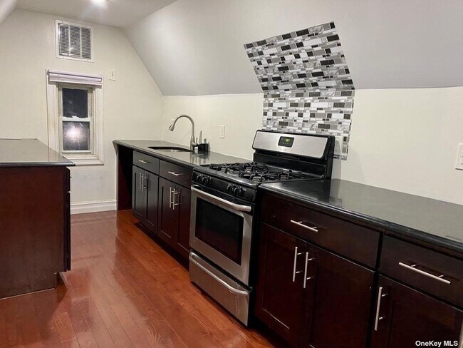 Building Photo - 218-12 118th Ave