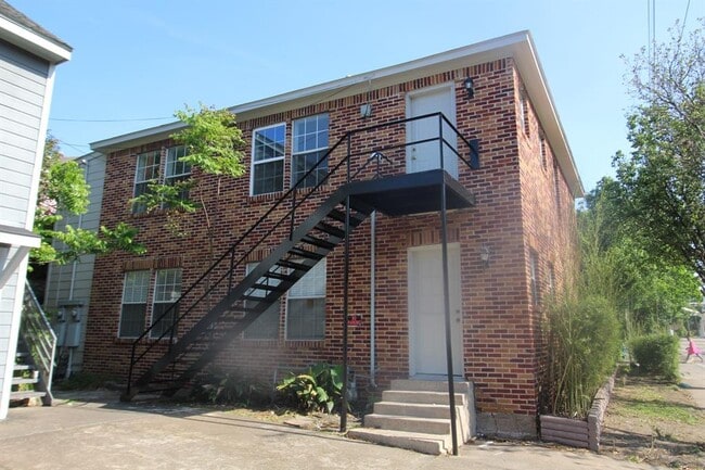 Building Photo - 1660 Castle Ct