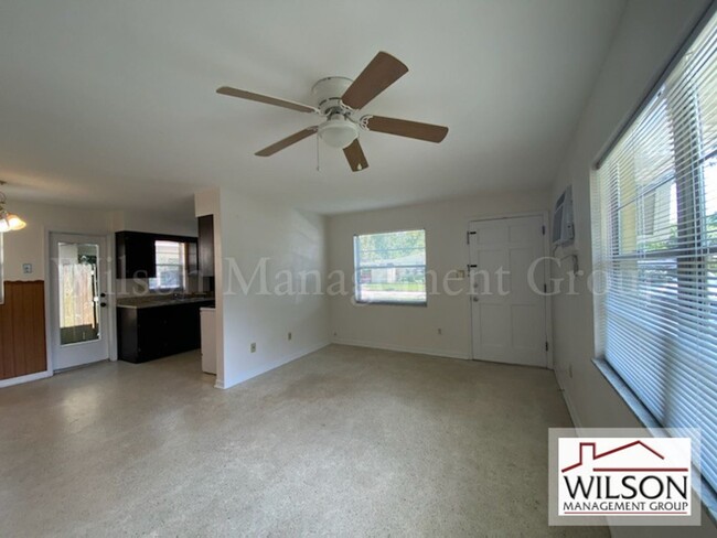 Building Photo - 2 br, 1 bath House - 5 Winter Park Street E.