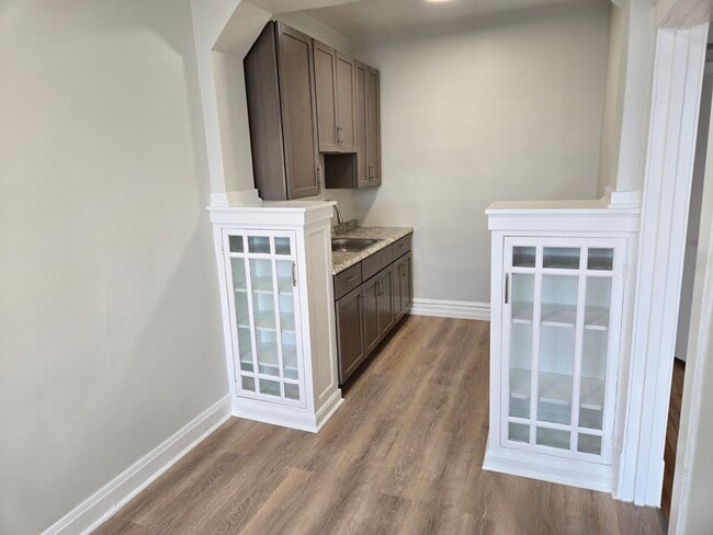 Building Photo - 4753 N Monticello Ave