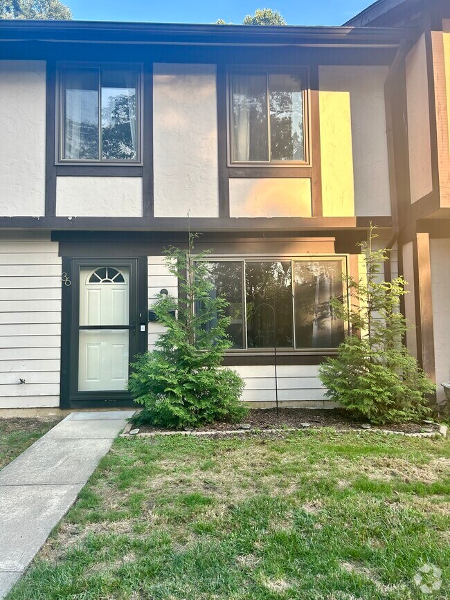 Sunny Brook Pet Friendly Townhouses for Rent Lumberton, NJ 1 Townhouses