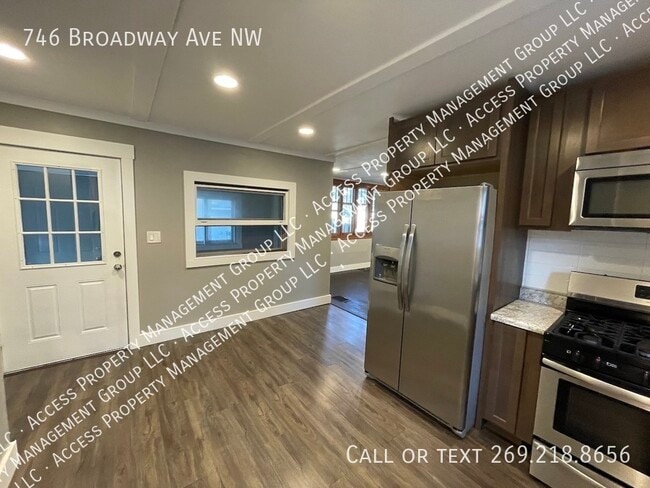 Foto del edificio - 746 Broadway Ave NW