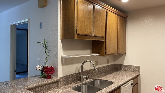 Foto del edificio - 4260 Vía Arbolada