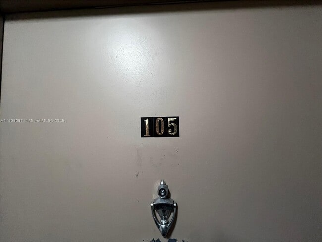 Foto del edificio - 8411 NW 8th St