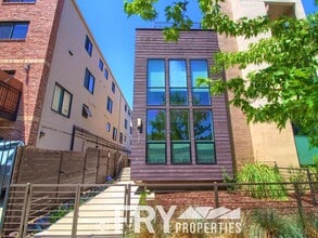 Building Photo - 2427 Lawrence St