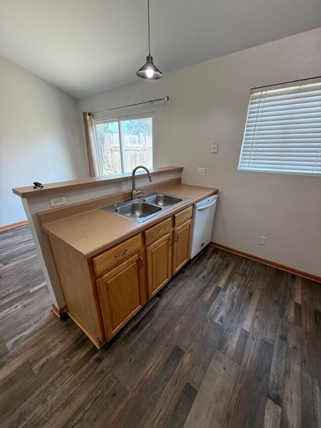 Foto del edificio - Inviting 3-Bedroom Near 168th & Giles!!