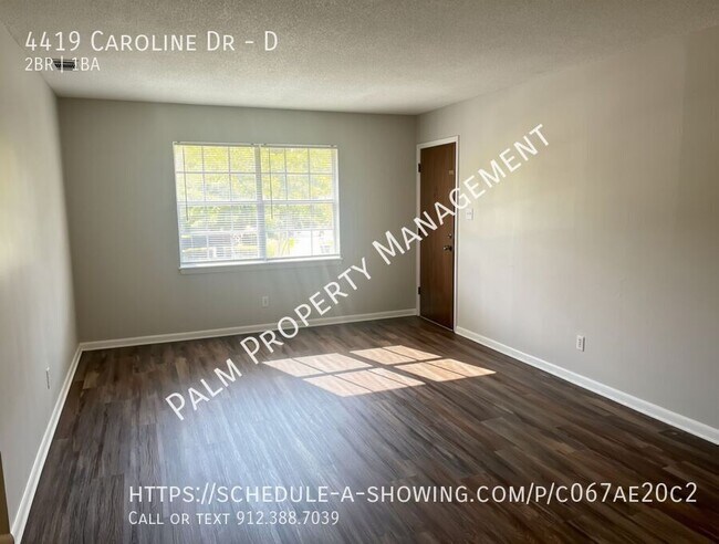Foto del edificio - 4419 Caroline Dr