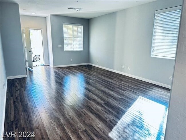 Foto del edificio - 8183 Lake Chippewa St