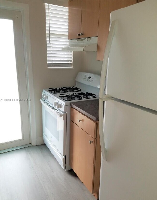 Foto del edificio - 7510 Carlyle Ave