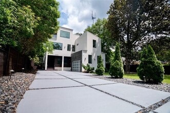 Building Photo - 1099 Vista Trail NE