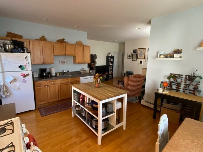 Building Photo - 1218 Cambridge St