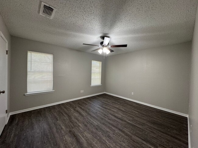 Building Photo - Meadowcreek Subdivision