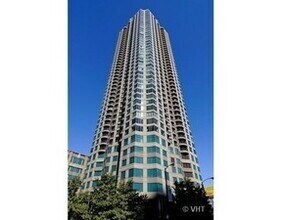 Building Photo - 400 N La Salle Dr