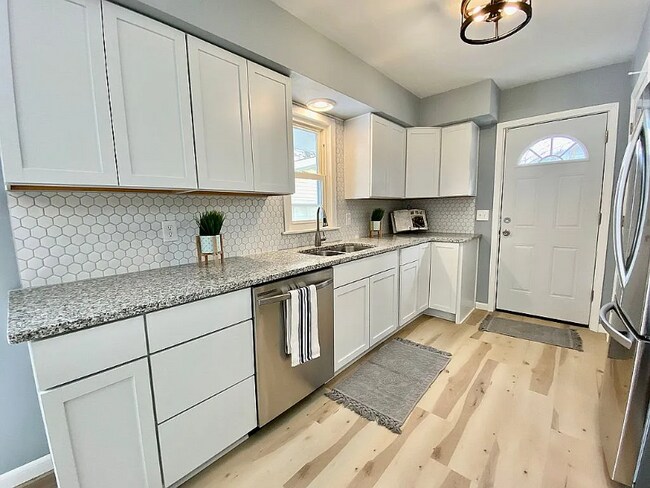 Foto del edificio - 7042 Logan Ave N