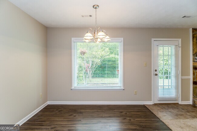 Building Photo - 330 Cornwallis Way