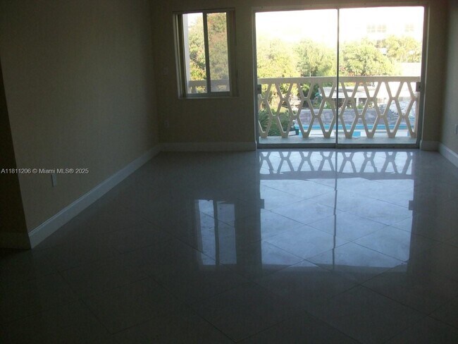 Foto del edificio - 10001 W Bay Harbor Dr