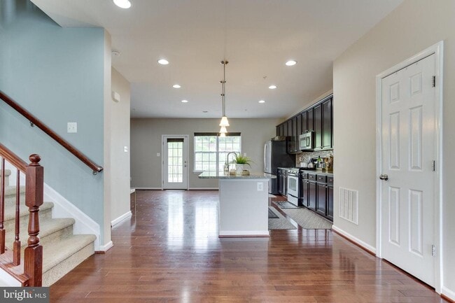 Building Photo - 6766 Green Mill Way