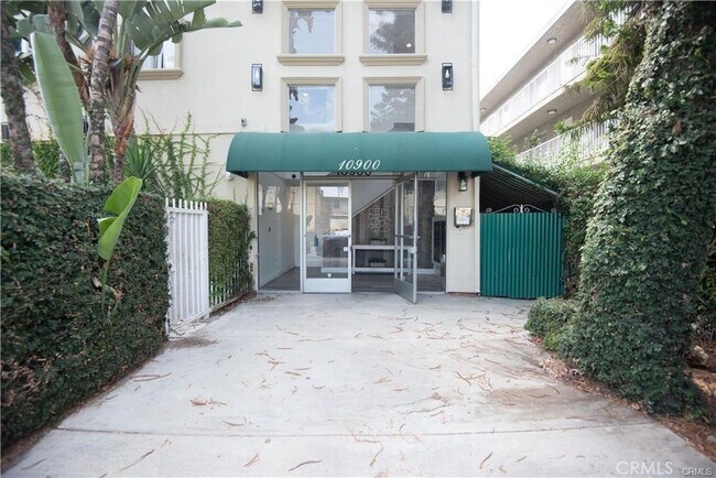 Foto del edificio - 10900 Blix St
