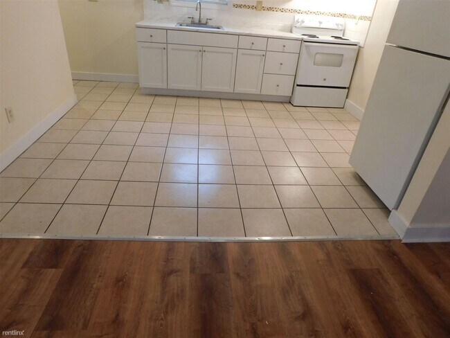 Building Photo - 4 br, 1 bath Duplex - 111 Fairmont Ave Fl 2