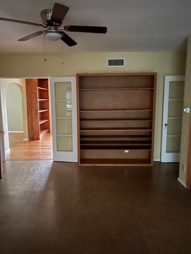 Living room area - 4424 56th St